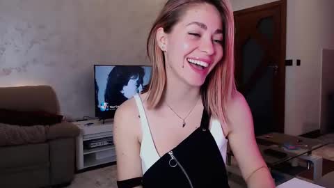 Snapshot of eroticgiftxxx chatting on February 6, 3:52 pm LylaXXX online show from February 6, 3:52 pm