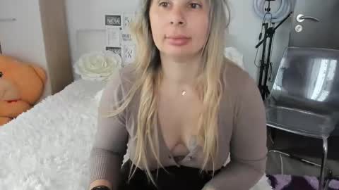 eroticsensualkitty4u online show from November 10, 8:53 am