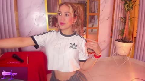 TINY  online show from February 28, 9:44 pm