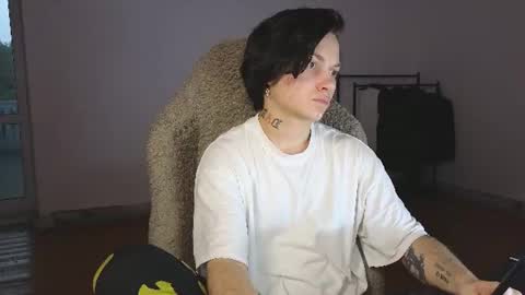esajukyy online show from August 2, 2:42 pm