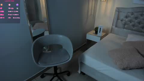 Escarlet online show from July 6, 1:27 pm