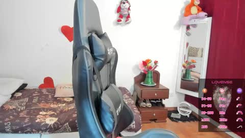 esme online show from March 1, 2:06 pm