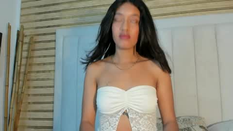 esme online show from June 4, 7:18 pm