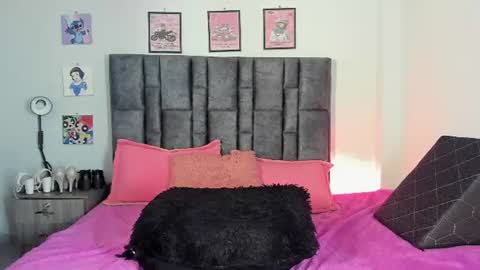 Perla online show from August 2, 7:44 am