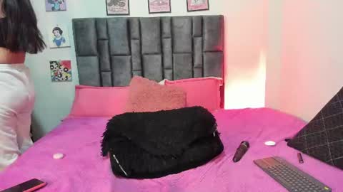 Perla online show from June 23, 6:44 am
