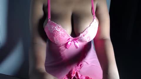 Esme online show from April 29, 11:43 pm