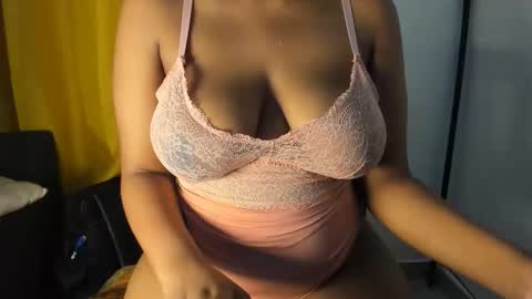 Esme online show from April 22, 1:52 pm