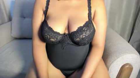 Snapshot of esmeray_ chatting on October 22, 10:48 pm Esme online show from October 22, 10:48 pm
