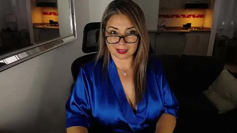 Juliana online show from May 3, 11:52 pm