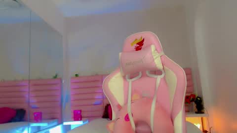 estefany_squirt online show from March 7, 4:52 am