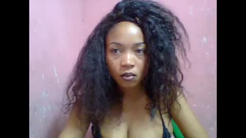 Snapshot of estelah20 chatting on October 3, 11:15 am estelah20 online show from October 3, 11:15 am