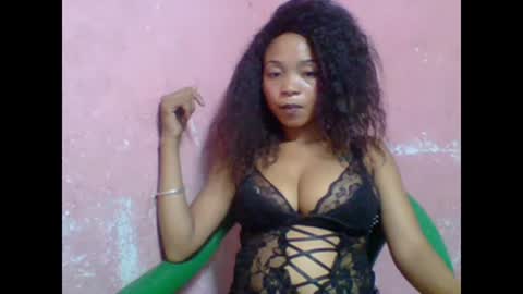 Snapshot of estelah20 chatting on October 10, 11:59 am estelah20 online show from October 10, 11:59 am