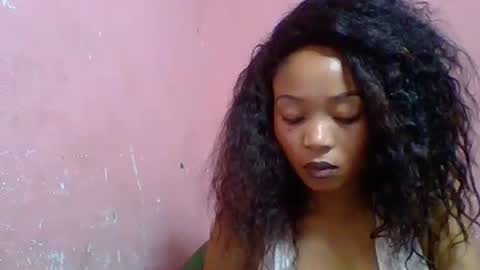 Snapshot of estelah20 chatting on October 17, 12:52 pm estelah20 online show from October 17, 12:52 pm