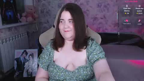 estelle_hicks online show from June 18, 7:30 pm
