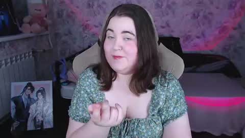 estelle_hicks online show from June 14, 7:25 pm