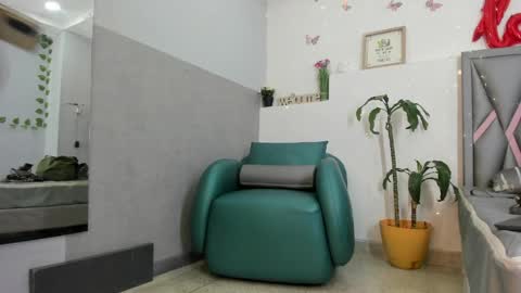 esterlindez online show from May 16, 12:13 am