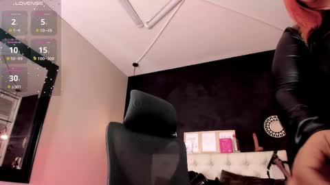 eva_hot_1 online show from April 30, 5:40 pm