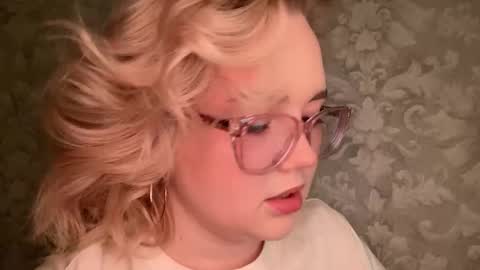 Snapshot of eva_kittenn chatting on October 3, 7:52 pm eva_kittenn online show from October 3, 7:52 pm