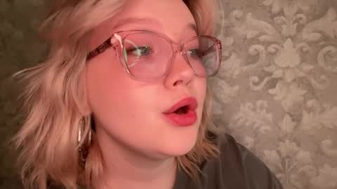 Snapshot of eva_kittenn chatting on September 15, 4:25 pm eva_kittenn online show from September 15, 4:25 pm