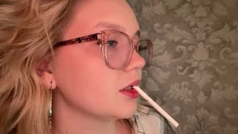 Snapshot of eva_kittenn chatting on October 16, 6:43 pm eva_kittenn online show from October 16, 6:43 pm