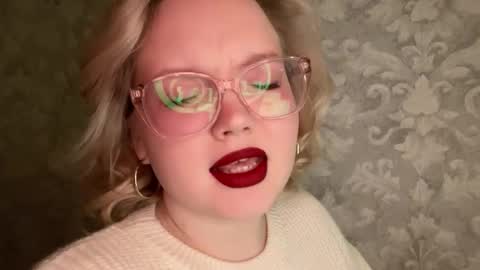 Snapshot of eva_kittenn chatting on September 17, 10:41 pm eva_kittenn online show from September 17, 10:41 pm