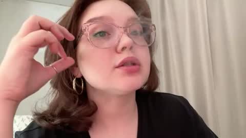 eva_kittenn online show from August 3, 1:39 pm