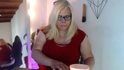 eva_love49 online show from April 4, 6:07 pm