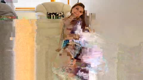 Hello my name is Eva its my first day here online show from April 27, 8:33 am
