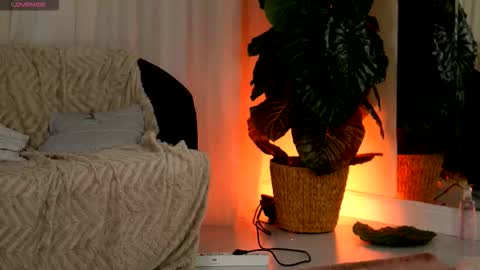 Eva  online show from January 11, 4:39 am