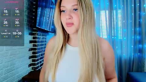 Snapshot of evacadooo chatting on October 19, 9:44 am Eva online show from October 19, 9:44 am