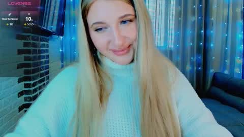 Snapshot of evacadooo chatting on October 4, 7:36 am Eva online show from October 4, 7:36 am