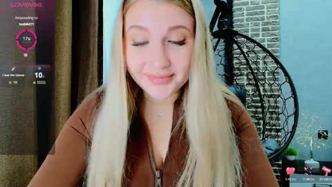 Snapshot of evacadooo chatting on September 18, 2:54 am Eva online show from September 18, 2:54 am