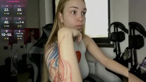 Snapshot of evacarter1 chatting on October 2, 10:31 am evacarter1 online show from October 2, 10:31 am