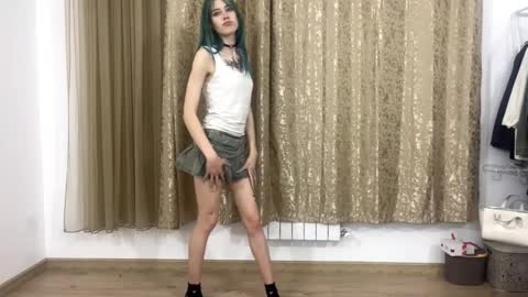 evadrougny online show from January 8, 5:39 pm