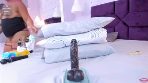 evahalston online show from October 22, 1:32 am