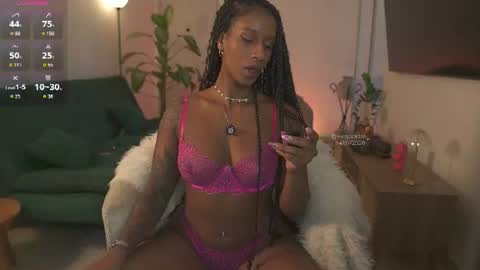 evajacksss_ online show from July 14, 9:30 pm