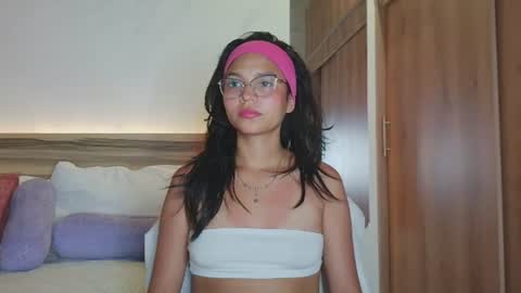 evalune_ online show from June 15, 10:10 pm