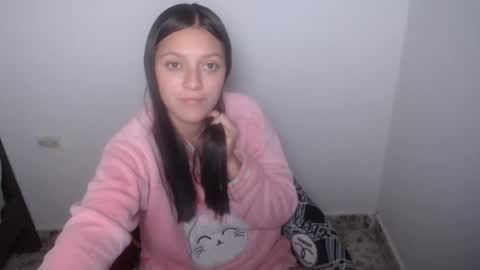 evangeline_petite online show from May 19, 4:19 am