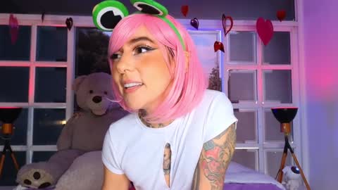 Snapshot of evangelyne1 chatting on February 4, 3:47 pm Evangelyne online show from February 4, 3:47 pm