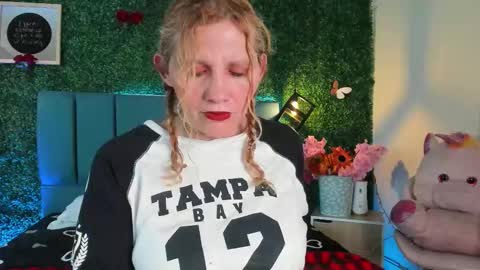  Evangelyne  online show from February 7, 7:29 pm