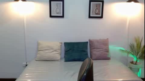 Evanssa lx online show from December 14, 1:17 pm