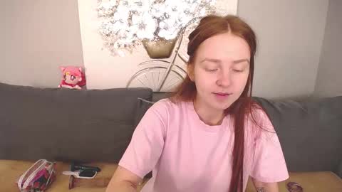 Snapshot of evarey_ chatting on October 17, 4:48 am Adelina online show from October 17, 4:48 am