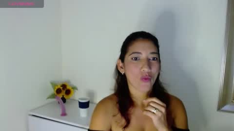 evarodriguez_ online show from March 12, 6:43 pm