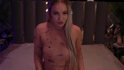Snapshot of evasugar__ chatting on October 2, 8:47 pm Eva online show from October 2, 8:47 pm