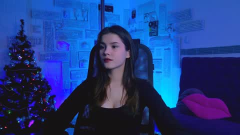 Snapshot of evathopson chatting on December 26, 12:05 pm Eva next stream - - 1600 UTC2000 online show from December 26, 12:05 pm