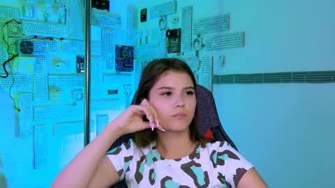 Snapshot of evathopson chatting on September 29, 12:54 pm Eva next stream - - 1600 UTC2000 online show from September 29, 12:54 pm
