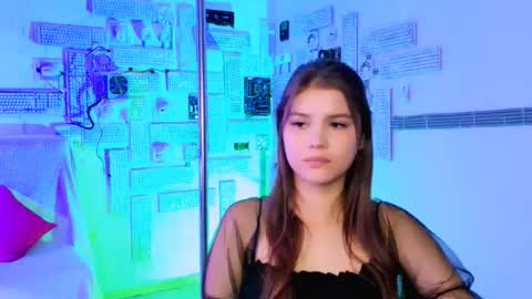 Snapshot of evathopson chatting on October 12, 8:06 am Eva next stream - - 1600 UTC2000 online show from October 12, 8:06 am