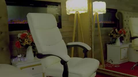 EveHamilton online show from December 16, 8:58 pm