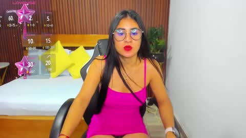 Snapshot of evelin_leroy chatting on February 6, 12:04 pm BELLA online show from February 6, 12:04 pm