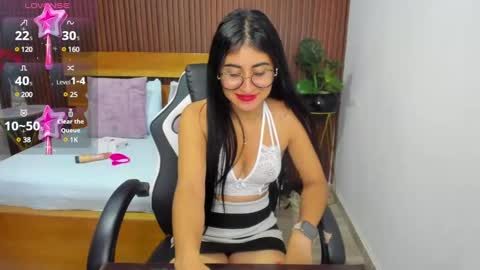 Snapshot of evelin_leroy chatting on March 10, 12:06 pm BELLA online show from March 10, 12:06 pm
